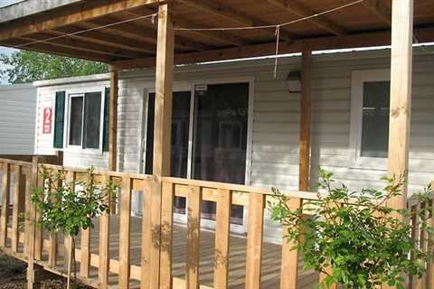 How to Attach a Porch Roof to a Mobile Home - HowtooDude