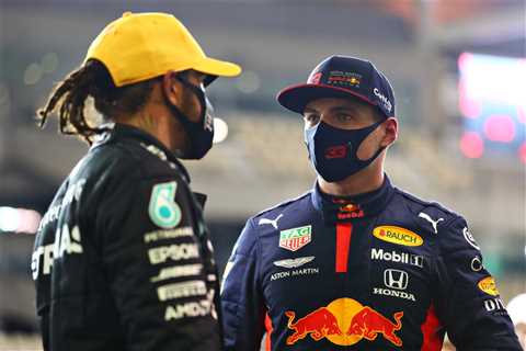  WATCH: Lewis Hamilton Shows His Utmost Respect for F1 Rival Max Verstappen Ahead of Bahrain GP 