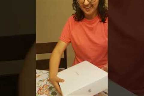 Suhani Unboxes Her 1st MacBook