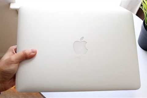 2014 Retina MacBook Pro In 2025! (Still Worth Buying?) (Review)