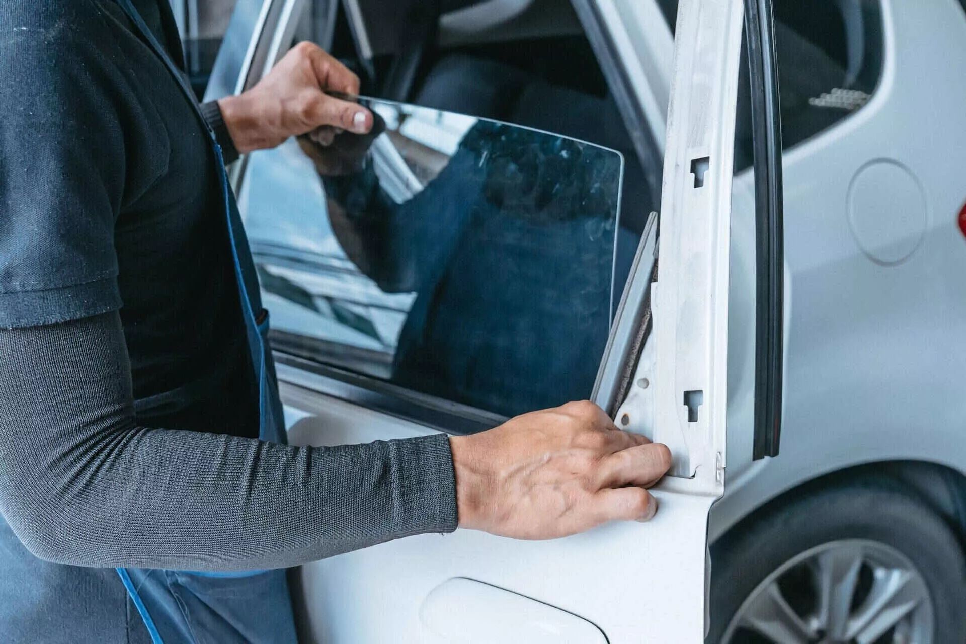 Top 11 Advantages of Professional Car Window Repair Services